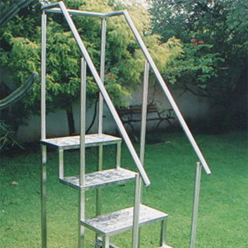 Mobile platform access steps